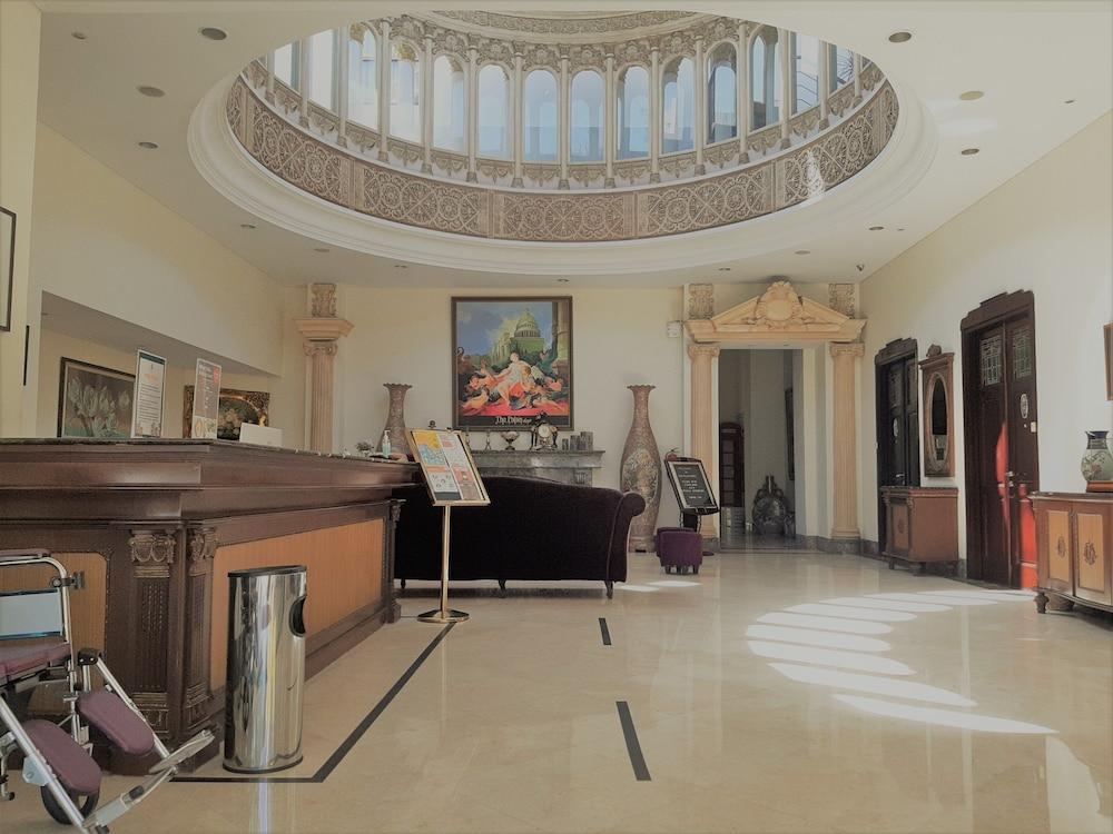 The Palais Hotel Dago Bandung Zewnętrze zdjęcie