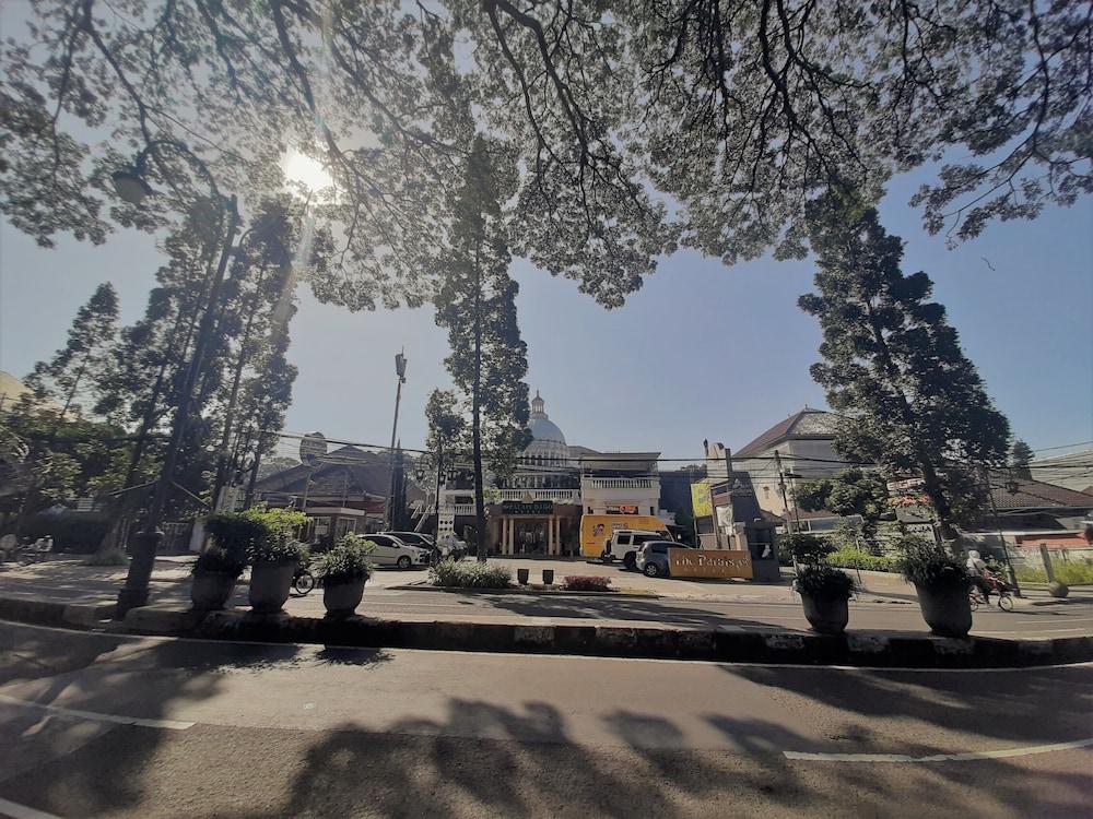 The Palais Hotel Dago Bandung Zewnętrze zdjęcie